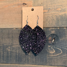 Load image into Gallery viewer, Midnight Stingray Leaf Earrings