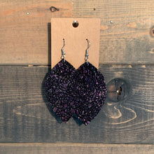Load image into Gallery viewer, Midnight Stingray Leaf Earrings